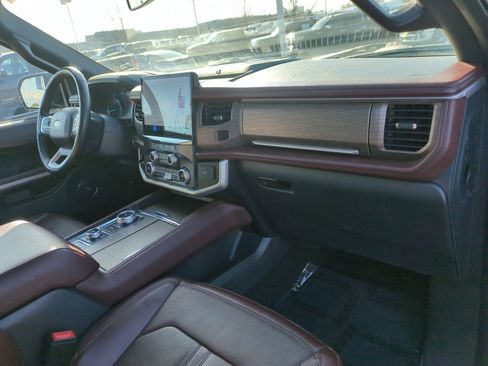 Used 2024 Ford Expedition Limited image 35