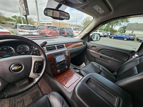 Used 2011 Chevrolet Avalanche LTZ AWD/4WD image 21