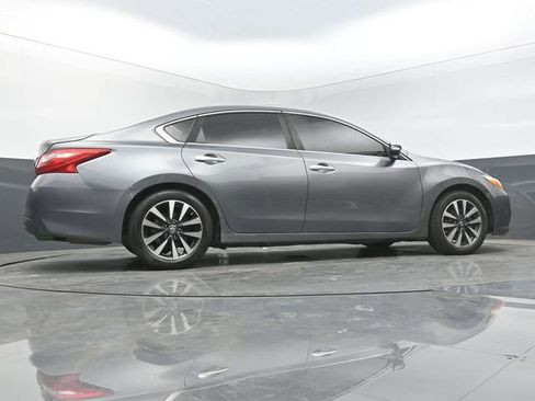 Used 2017 Nissan Altima 2.5 SL FWD image 41