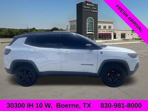 Used 2023 Jeep Compass Trailhawk w/ Trailhawk Elite Group AWD/4WD image 2