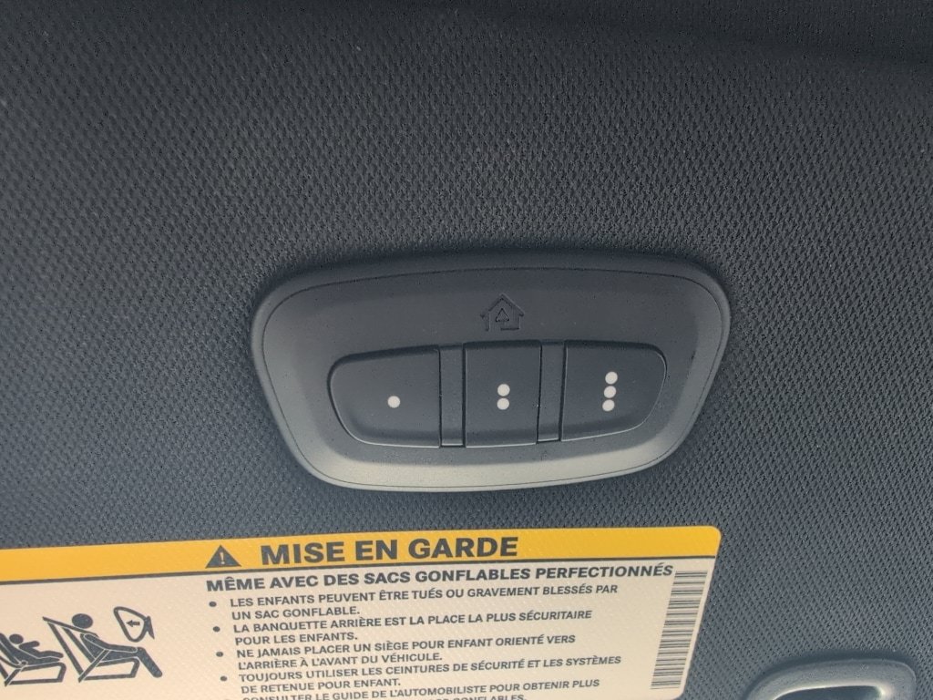 Used 2025 Chrysler Pacifica Select FWD image 31