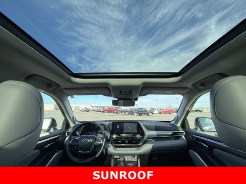 Used 2022 Toyota Highlander Platinum image 25