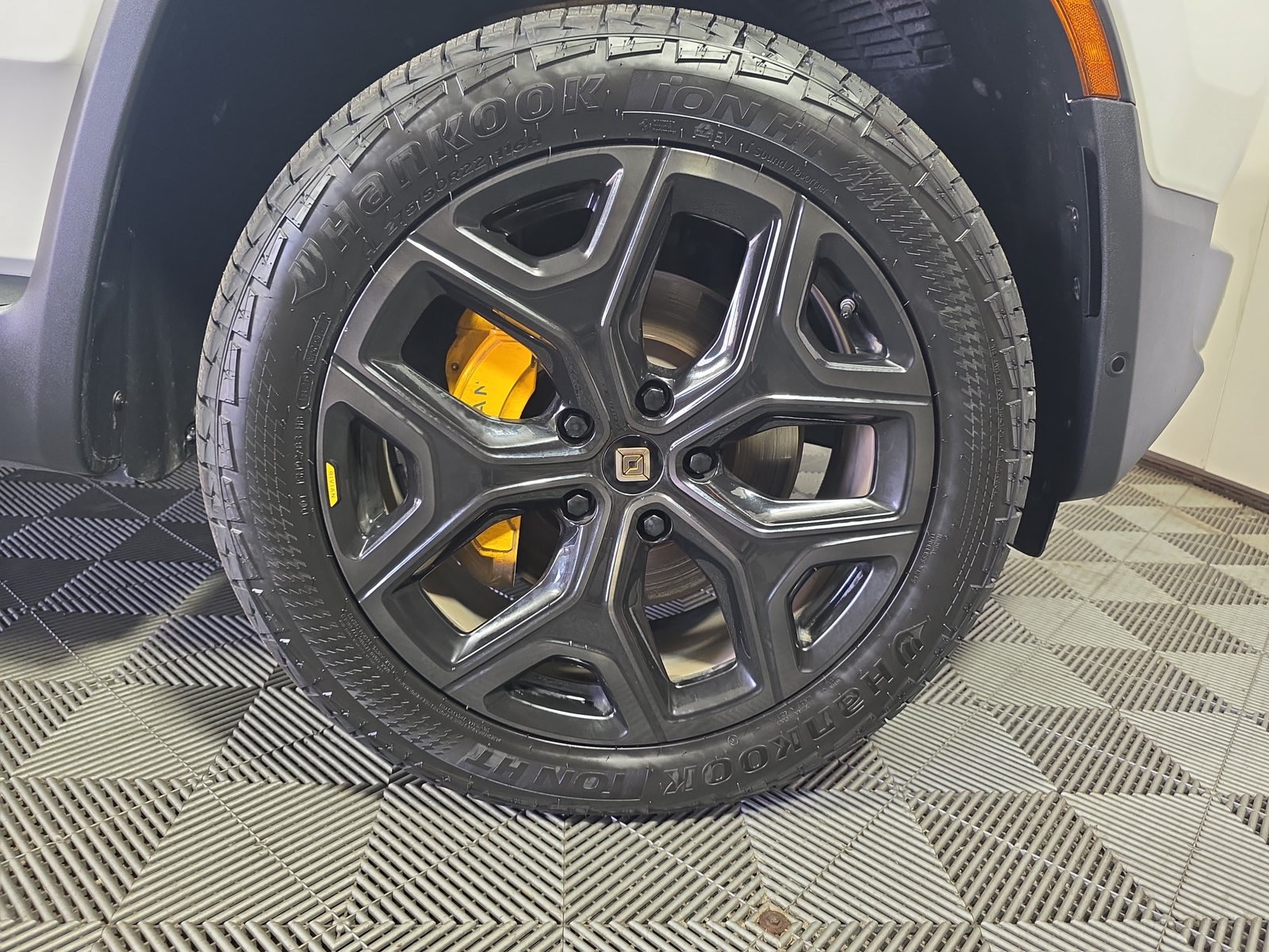 Used 2023 Rivian R1T Adventure Quad AWD/4WD image 11