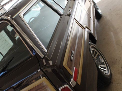 Used 1989 Jeep Grand Wagoneer image 38