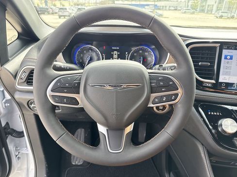 New 2026 Chrysler Pacifica Pinnacle image 14