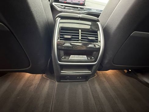 Used 2024 BMW X7 xDrive40i w/ Premium Package image 32