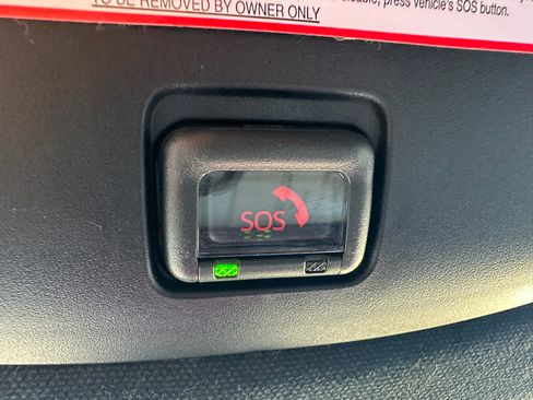 Used 2022 Toyota C-HR XLE image 24