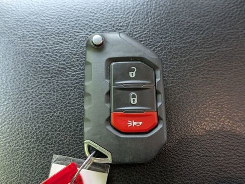 Used 2024 Jeep Gladiator Sport AWD/4WD image 30
