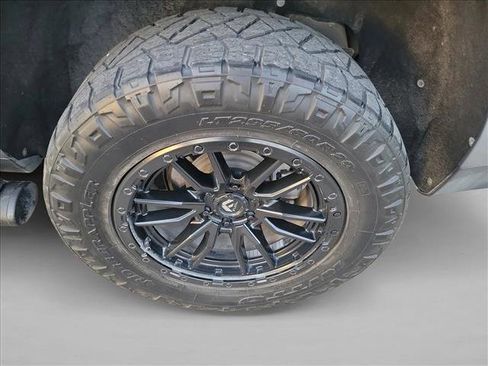 Used 2021 Chevrolet Tahoe Z71 image 12