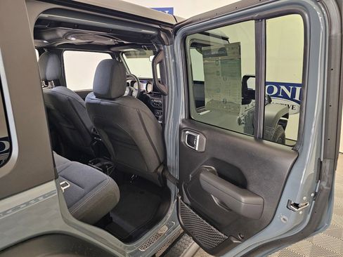 Used 2024 Jeep Wrangler Unlimited Sport AWD/4WD image 33