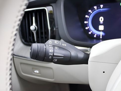 Certified 2023 Volvo XC60 B5 Ultimate w/ Climate Package image 44