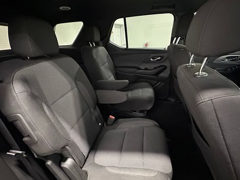 Used 2023 Chevrolet Traverse LT FWD image 25