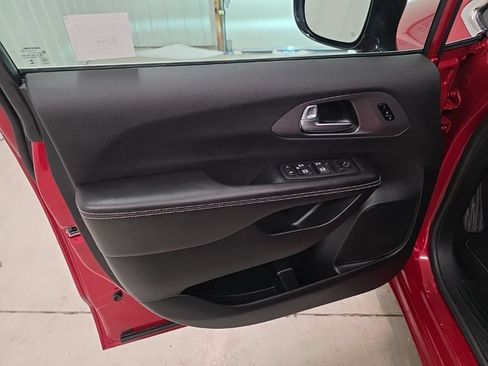 New 2026 Chrysler Pacifica Select AWD/4WD image 12