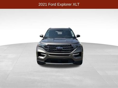 Used 2021 Ford Explorer XLT w/ Equipment Group 202A AWD/4WD image 2