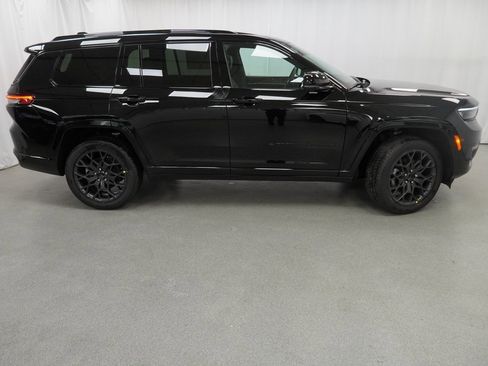 New 2025 Jeep Grand Cherokee L Summit image 9