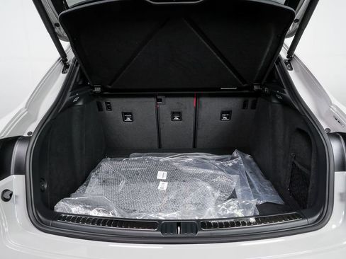 New 2026 Porsche Macan S image 32