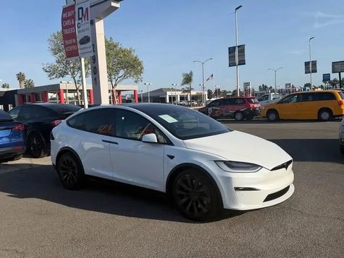 Used 2022 Tesla Model X Plaid image 4