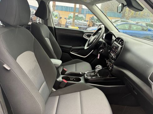 Used 2025 Kia Soul LX w/ LX Technology Package image 34