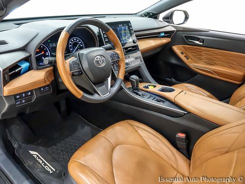 Used 2019 Toyota Avalon Limited FWD image 13