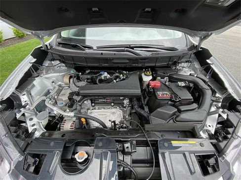 Certified 2018 Nissan Rogue SV image 14