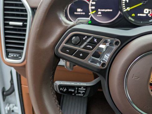 Used 2023 Porsche Cayenne Turbo S image 17
