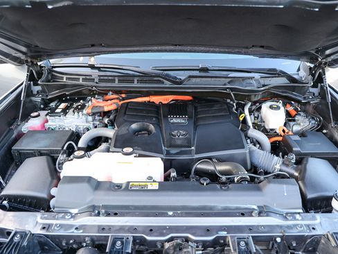 Certified 2024 Toyota Sequoia Capstone AWD/4WD image 30