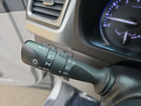 Used 2019 Toyota Highlander XLE AWD/4WD image 27
