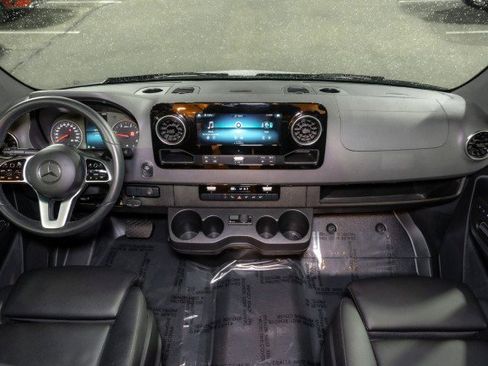 Used 2024 Mercedes-Benz Sprinter 2500 image 27