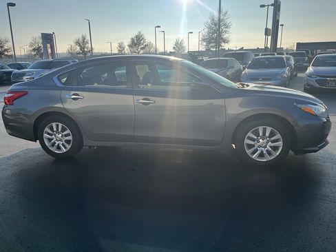 Used 2016 Nissan Altima 2.5 S w/ Power Driver Seat Package image 6