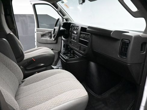 Used 2025 Chevrolet Express 3500 LT w/ LT Preferred Equipment Group RWD image 18