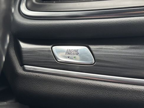 Used 2023 Buick Enclave Essence image 25