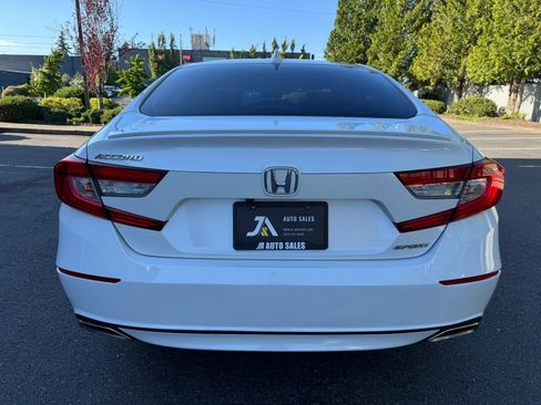 Used 2018 Honda Accord Sport image 9