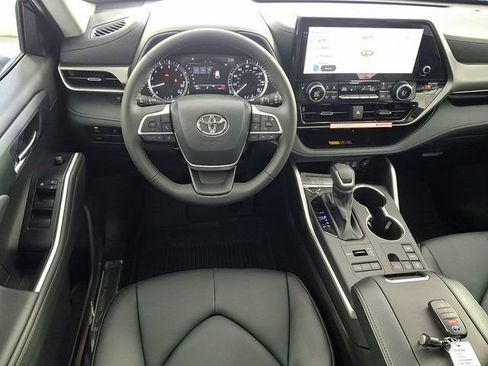 New 2026 Toyota Highlander XLE AWD/4WD image 10