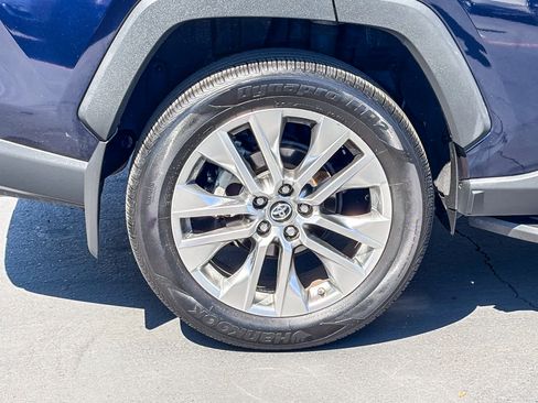 Used 2019 Toyota RAV4 Limited w/ Advanced Technology Package FWD image 10