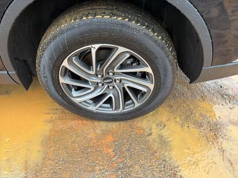 Used 2023 Lincoln Aviator AWD image 6