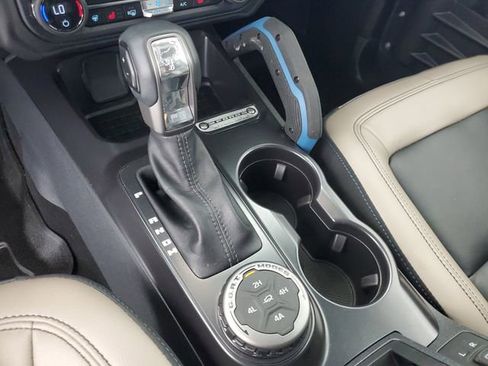 Used 2024 Ford Bronco Wildtrak image 29