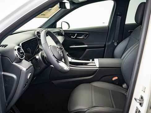Used 2025 Mercedes-Benz GLC 300 4MATIC image 21