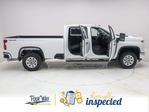 Used 2026 Chevrolet Silverado 3500 W/T AWD/4WD image 3