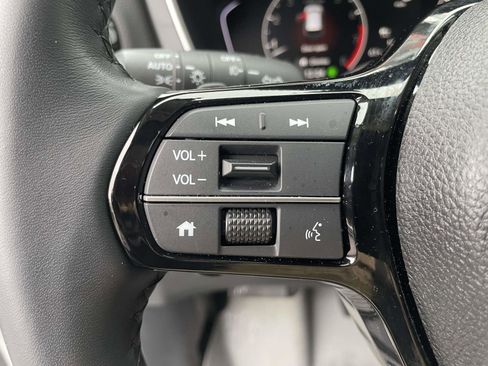 Certified 2025 Honda Pilot Touring image 14