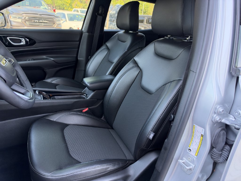 Used 2026 Jeep Compass Latitude AWD/4WD image 27