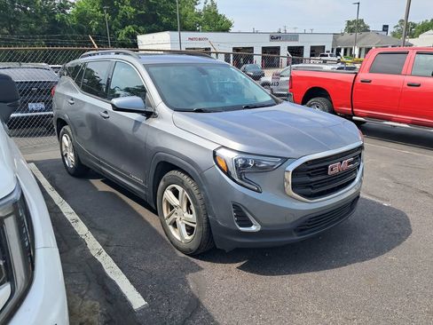 Used 2018 GMC Terrain SLE w/ Driver Convenience Package FWD image 6