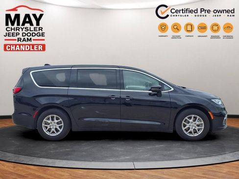 Used 2024 Chrysler Pacifica Touring-L image 19