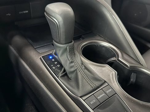 Used 2023 Toyota Camry SE FWD image 19