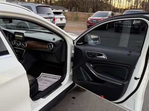Used 2015 Mercedes-Benz GLA 250 GLA 250 4dr SUV image 16