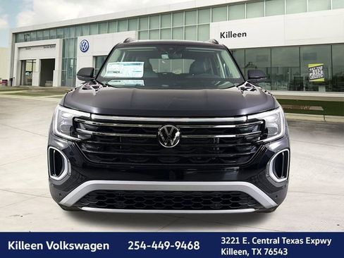 New 2026 Volkswagen Atlas Peak Edition image 2