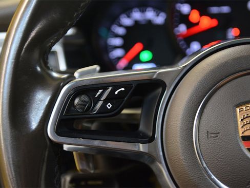 Used 2018 Porsche Macan image 17
