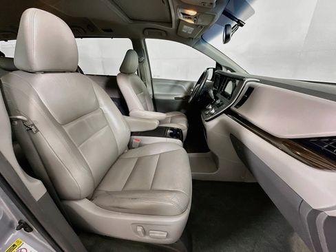 Used 2016 Toyota Sienna XLE w/ XLE Navigation Package FWD image 30