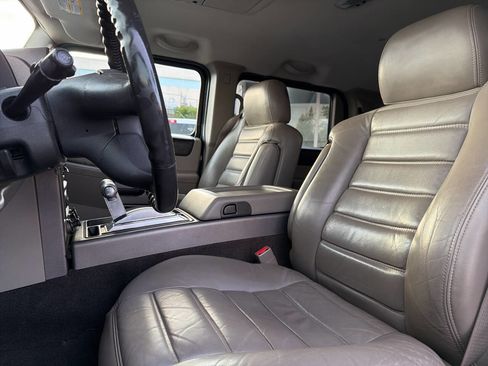 Used 2004 HUMMER H2 w/ Preferred Equipment Group image 24
