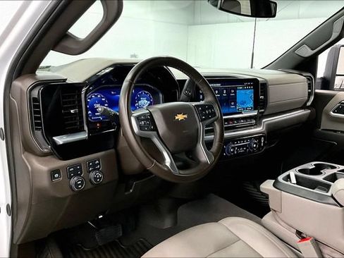 Used 2025 Chevrolet Silverado 3500 LTZ AWD/4WD image 16
