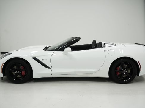 Used 2015 Chevrolet Corvette Stingray Convertible w/ 2LT Preferred Equipment Group RWD image 9